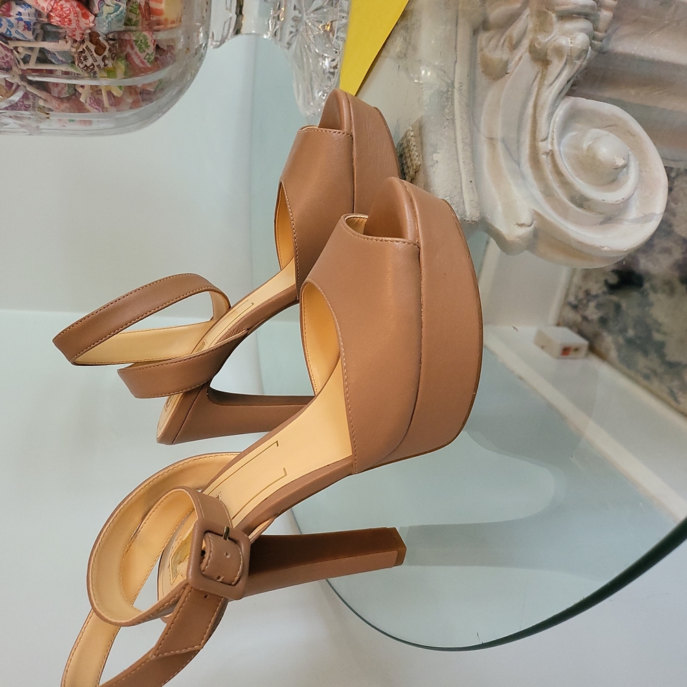 Jessica Simpson nude heels